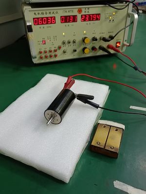 Özelleştirilebilir 35mm fırça DC motorlar Coreless 92 Watt 4640rpm 12V Yüksek verimlilik